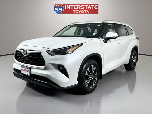 Certified 2026 Toyota Highlander XLE AWD/4WD image 3