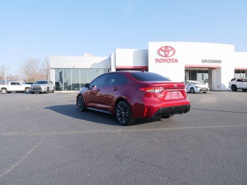 Used 2023 Toyota Corolla SE w/ SE Premium Package image 5