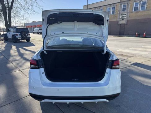 Used 2021 Nissan Versa SV image 17