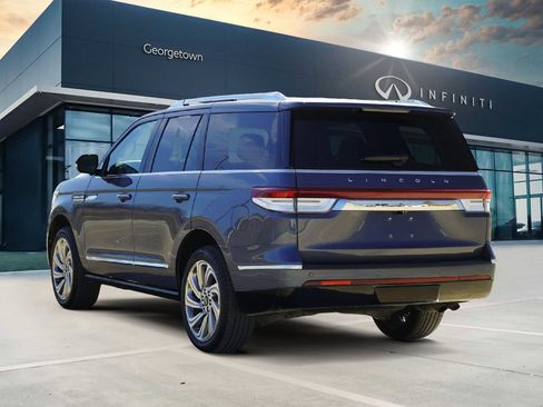 Used 2023 Lincoln Navigator Reserve image 7