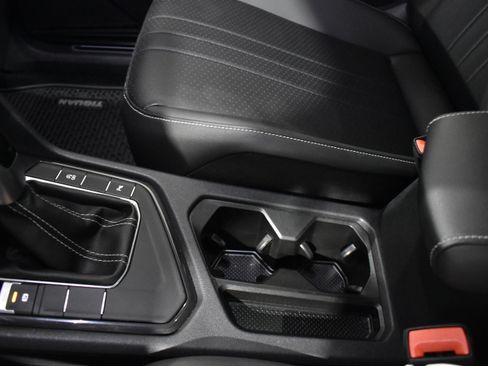 Used 2024 Volkswagen Tiguan SE R-Line image 25