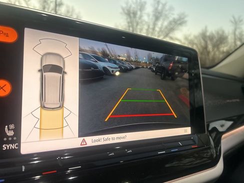New 2026 Volkswagen Atlas Peak Edition AWD/4WD image 17