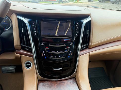 Used 2016 Cadillac Escalade Platinum AWD/4WD image 22