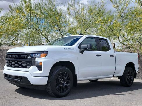 Used 2025 Chevrolet Silverado 1500 Custom RWD image 5