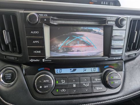 Used 2018 Toyota RAV4 XLE AWD/4WD image 20