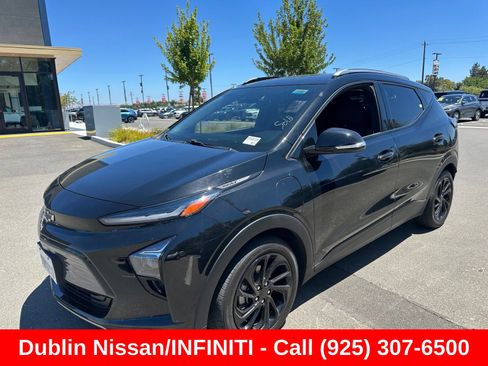 Used 2023 Chevrolet Bolt EUV LT FWD image 2