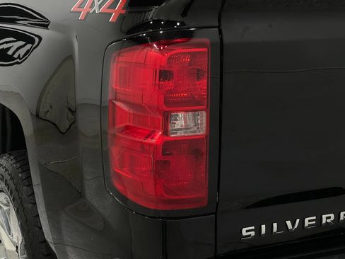 Used 2018 Chevrolet Silverado 1500 Custom w/ Custom Value Package AWD/4WD image 31