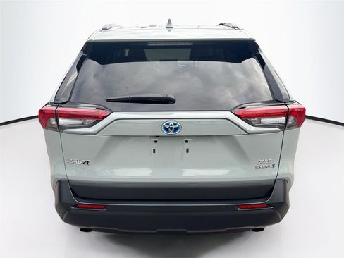 Used 2021 Toyota RAV4 XLE image 6