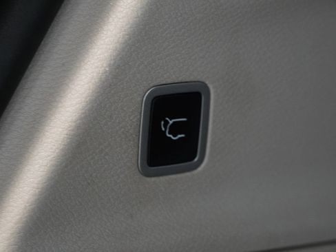 Used 2020 Chrysler Pacifica Limited FWD image 12