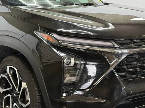 Certified 2025 Chevrolet Trax RS w/ Sunroof Package image 3