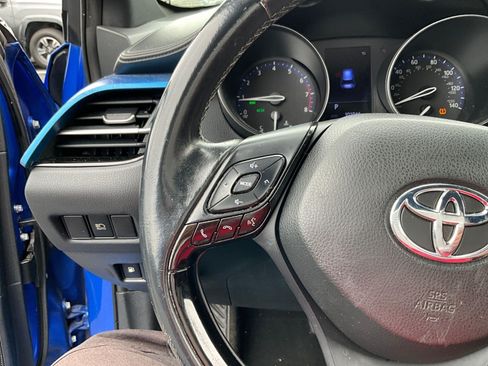 Used 2019 Toyota C-HR XLE FWD image 10
