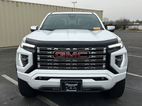Used 2025 GMC Canyon Denali image 2