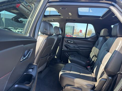 Used 2023 Chevrolet Traverse RS image 31