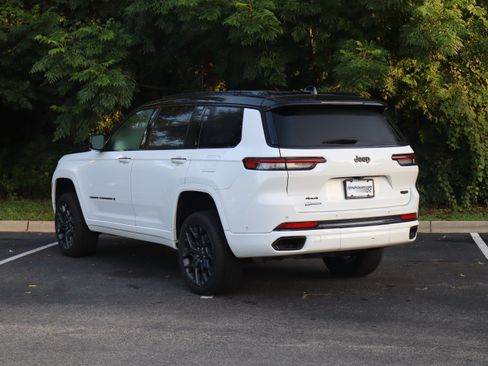 Used 2023 Jeep Grand Cherokee L Summit w/ High Altitude Package AWD/4WD image 7