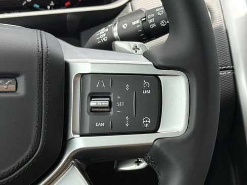 New 2025 Land Rover Discovery Dynamic SE image 22