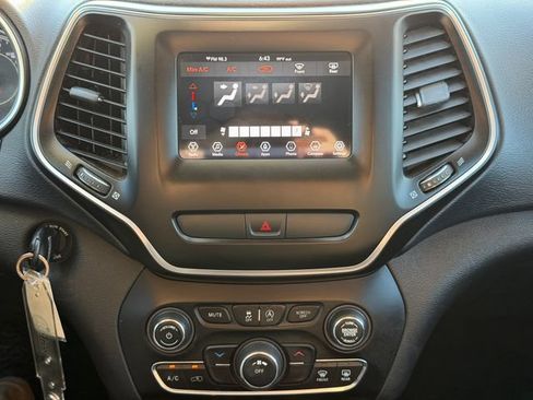 Used 2019 Jeep Cherokee Latitude w/ Popular Appearance Group FWD image 14