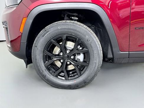 New 2026 Jeep Grand Cherokee Altitude image 34