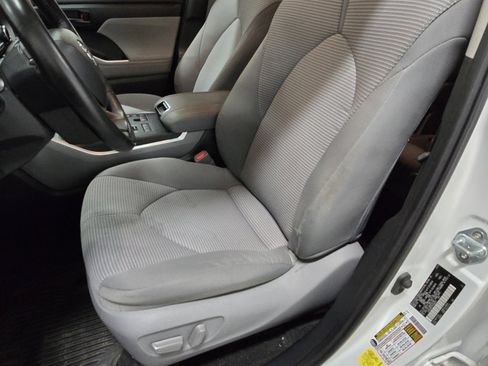 Certified 2023 Toyota Highlander LE image 22