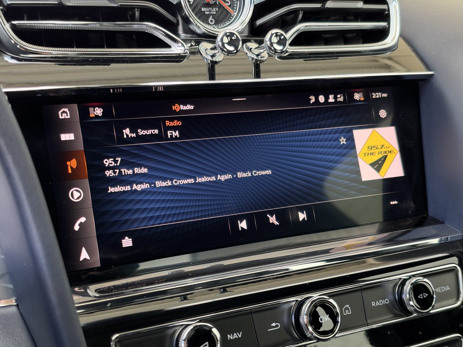 Certified 2021 Bentley Bentayga AWD/4WD image 18