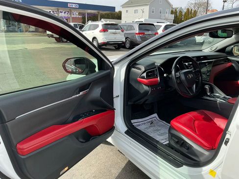 Used 2019 Toyota Camry XSE image 6