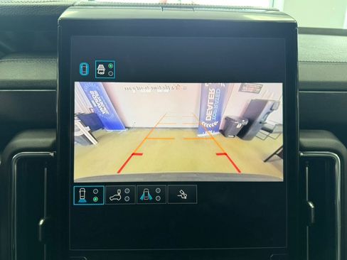 Used 2025 GMC Yukon Denali AWD/4WD image 34