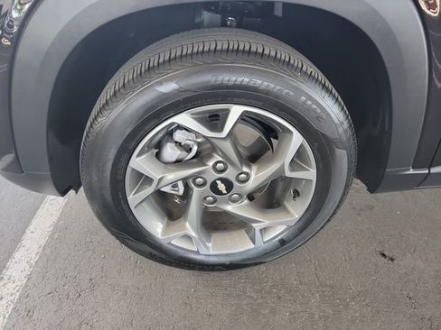 Used 2025 Chevrolet Trax LT w/ LT Convenience Package image 31