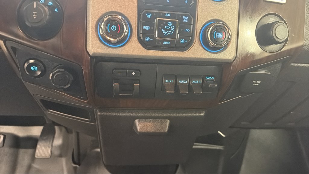 Used 2016 Ford F250 Lariat w/ Lariat Ultimate Package AWD/4WD image 19