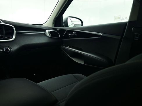 Used 2020 Kia Sorento LX image 13