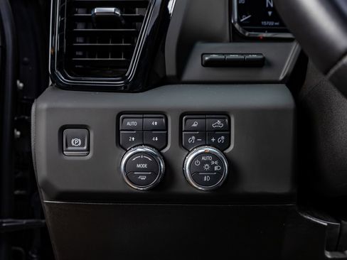 Used 2025 GMC Sierra 2500 AT4X image 22