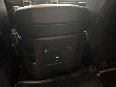 Used 2016 RAM 3500 Laramie image 31