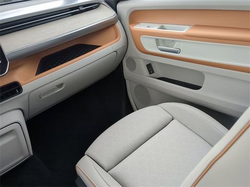 New 2025 Volkswagen ID. Buzz 1st Edition image 16