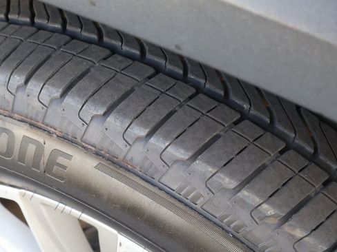 Used 2023 Chevrolet Traverse LT image 7