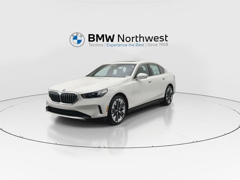 New 2026 BMW 530i xDrive w/ Convenience Package image 9