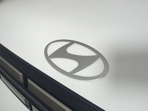 Used 2025 Hyundai Santa Fe SE FWD image 13