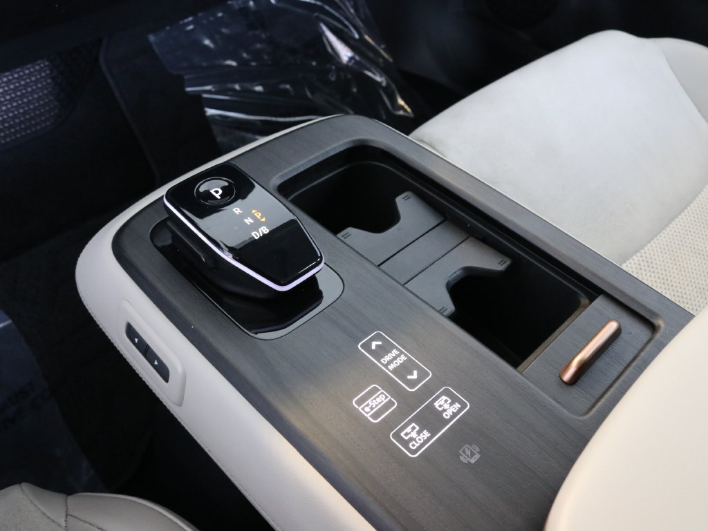 Used 2024 Nissan Ariya AWD image 19