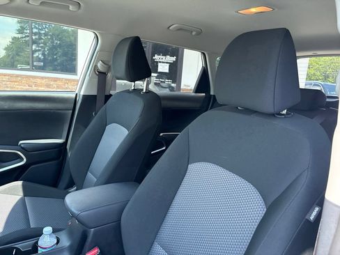Used 2025 Kia Soul LX w/ LX Technology Package FWD image 3