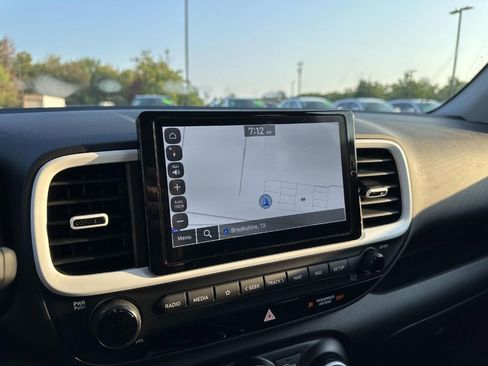 New 2025 Hyundai Venue Limited image 20