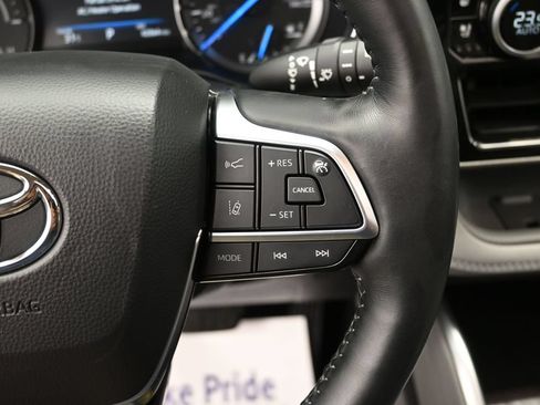 Used 2021 Toyota Highlander Limited AWD/4WD image 12