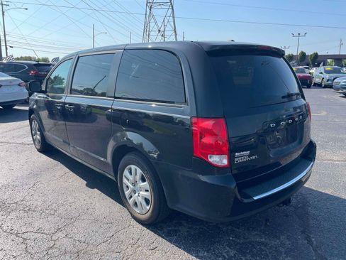 Used 2018 Dodge Grand Caravan SE w/ UConnect Hands-Free Group FWD image 5