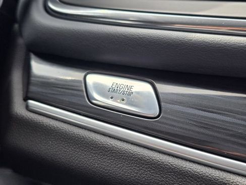 Used 2019 Buick Enclave Essence AWD/4WD image 35