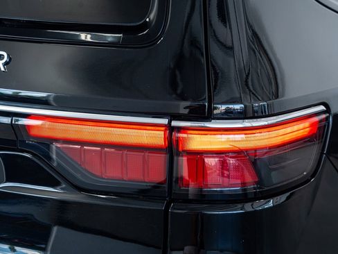 Used 2023 Jeep Wagoneer Series III w/ Preferred Equipment Group image 28