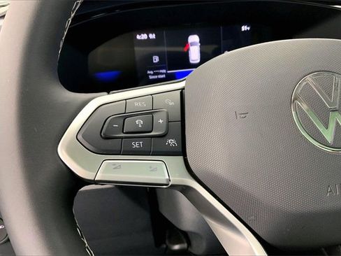 Used 2024 Volkswagen Taos SE image 18