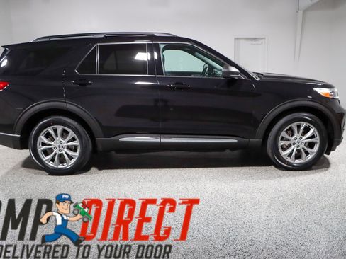 Used 2020 Ford Explorer XLT w/ Equipment Group 202A AWD/4WD image 6