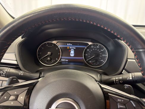 Used 2023 Nissan Altima 2.5 SR FWD image 9