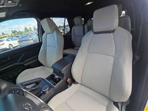 Certified 2025 Toyota 4Runner SR5 AWD/4WD image 22