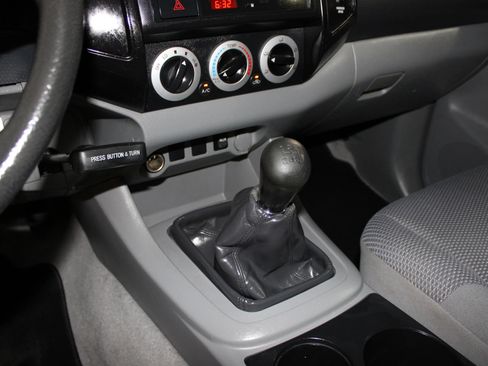 Used 2010 Toyota Tacoma PreRunner RWD image 15
