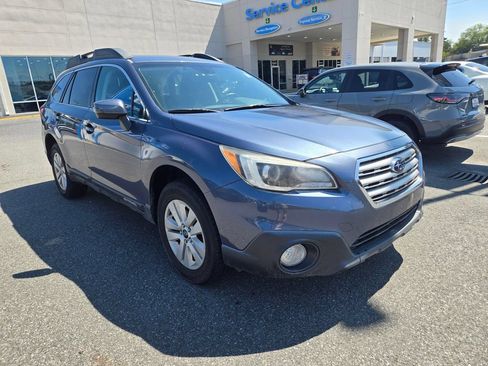 Used 2017 Subaru Outback 2.5i Premium AWD/4WD image 3
