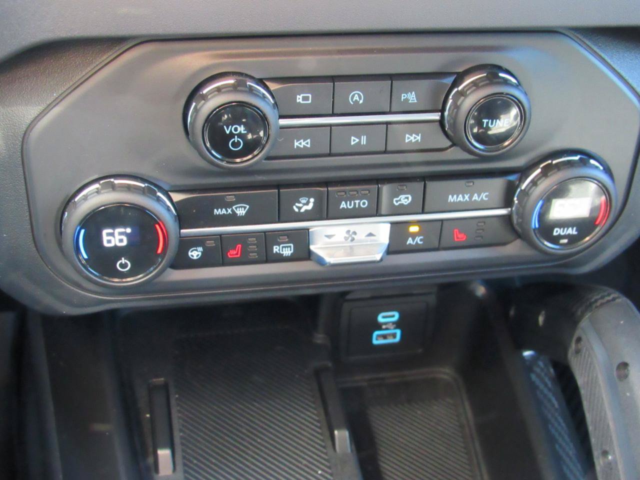 Used 2025 Ford Bronco Raptor w/ Interior Carbon Fiber Pack AWD/4WD image 25