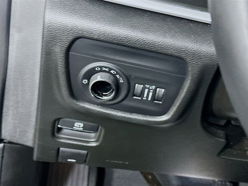 Used 2024 Jeep Grand Cherokee Altitude image 15