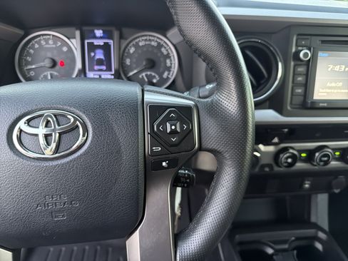 Used 2017 Toyota Tacoma SR5 w/ Tow Package AWD/4WD image 20